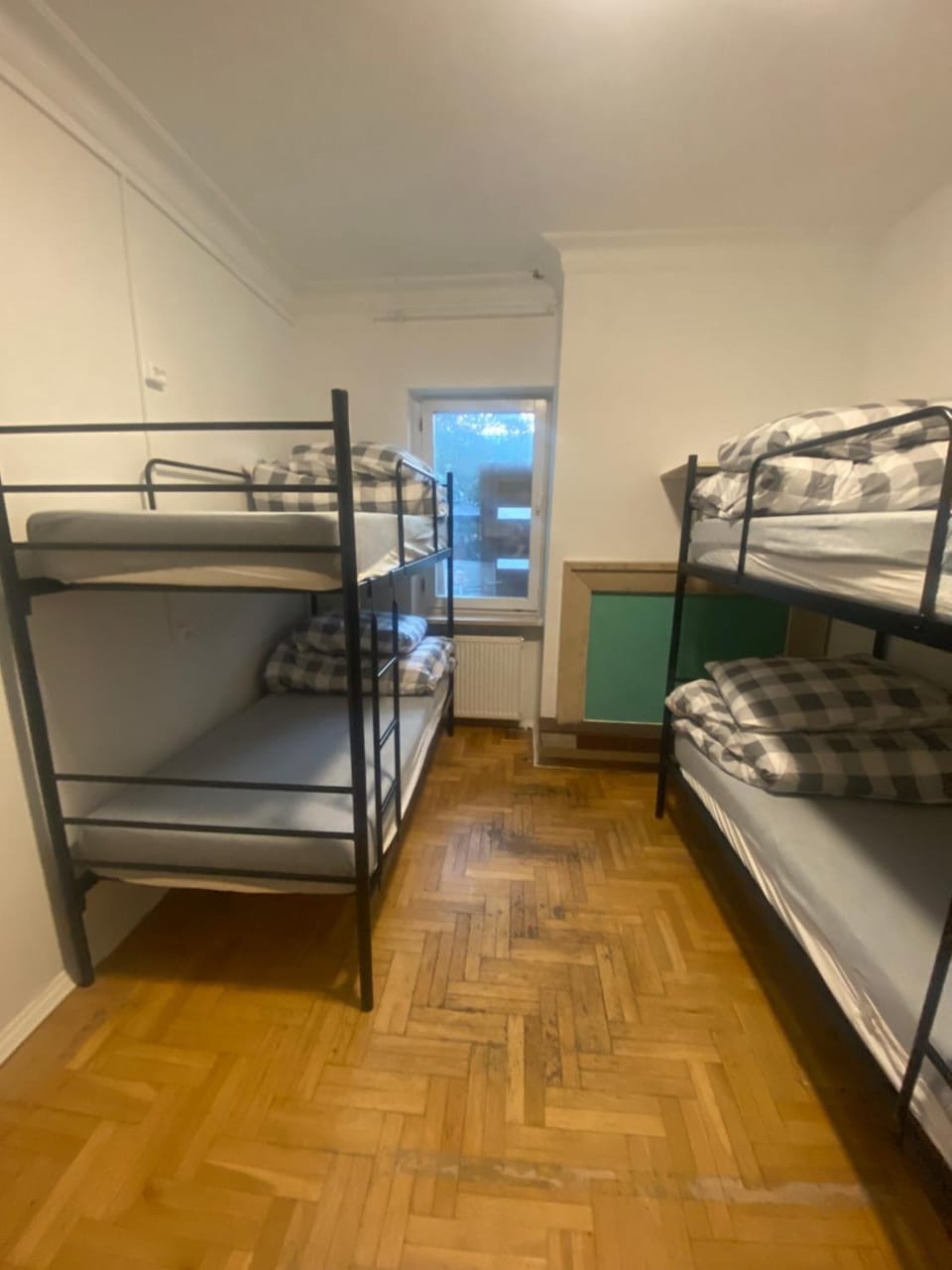 Photo of the whole room, Communal kitchen, bunk bed