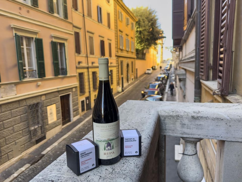 Food and drinks, City view, Location