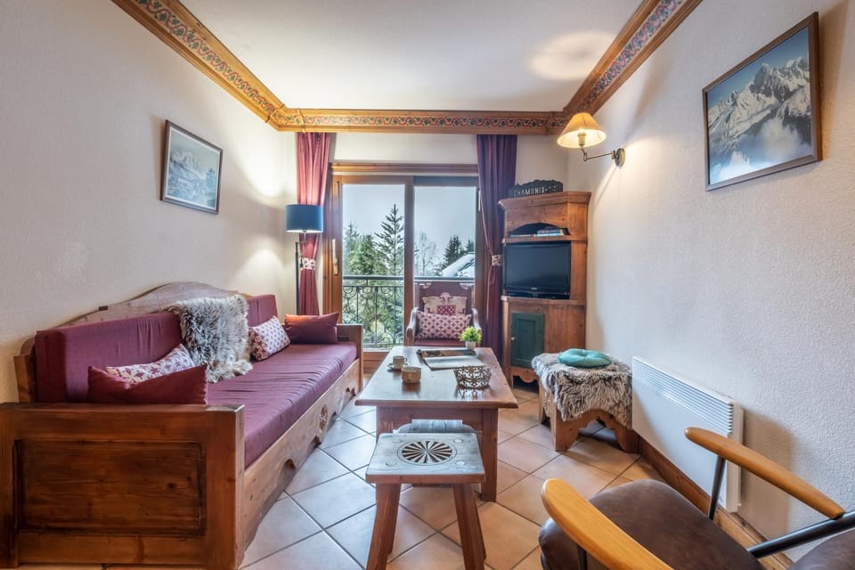 Le Cristal MT10 - Central Apartment - Close to ski lift - FreeParking & Pool Apartment in Chamonix