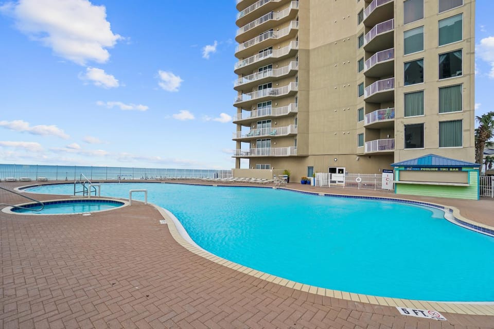 Property building, Communal lounge/ TV room, Day, Natural landscape, Pool view, Sea view, Swimming pool, Swimming pool, sunbed