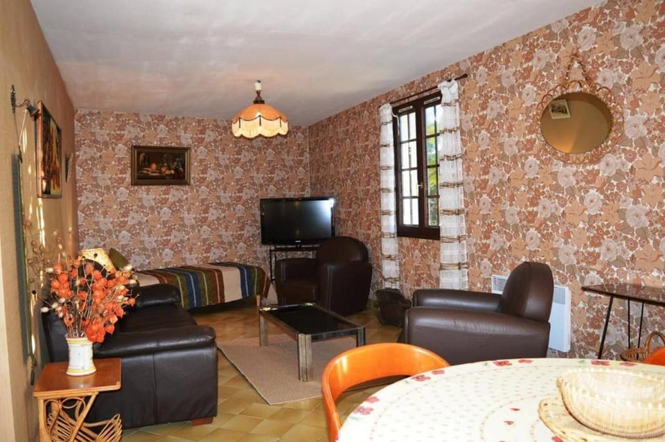 Communal lounge/ TV room, TV and multimedia, Living room, Seating area