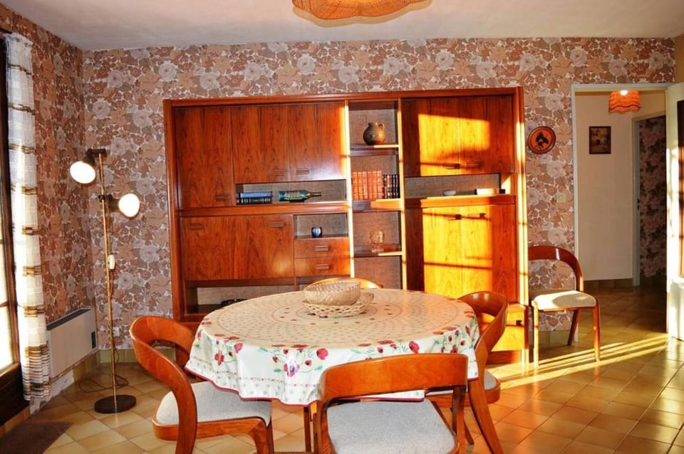 Kitchen or kitchenette, Living room, Photo of the whole room, Seating area, Dining area, minibar, wardrobe
