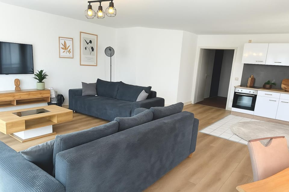 Communal lounge/ TV room, TV and multimedia, Kitchen or kitchenette, Living room, Seating area, Evening entertainment