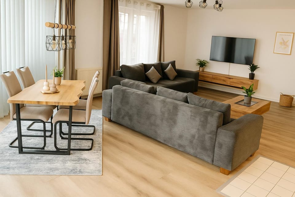 Communal lounge/ TV room, TV and multimedia, Living room, Seating area, Dining area, Evening entertainment