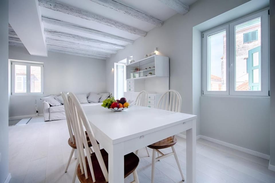 Zoia's Kut House House in Vis