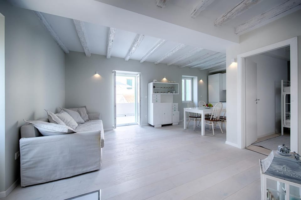 Zoia's Kut House House in Vis