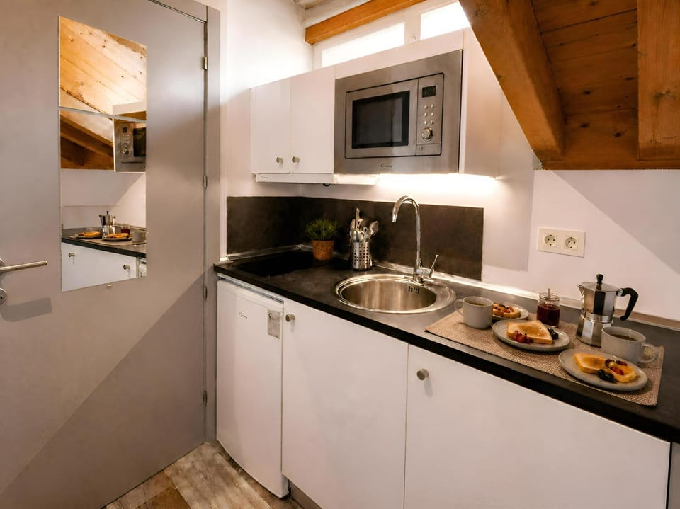 Kitchen or kitchenette
