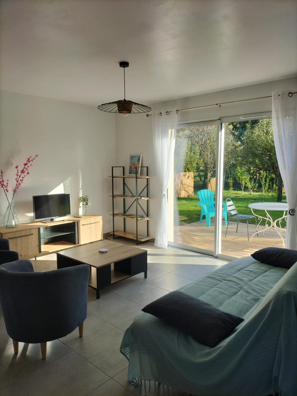 Living room, Garden view