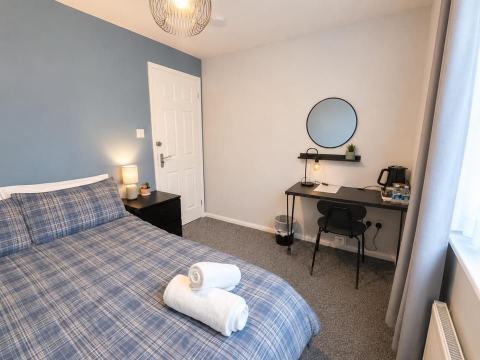 Bed, Photo of the whole room, Bedroom, towels