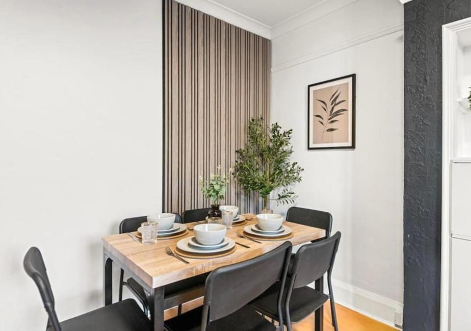 Seating area, Dining area