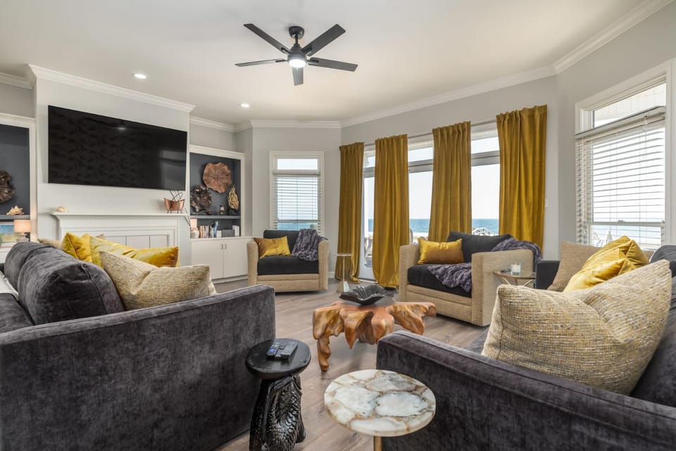 TV and multimedia, Living room, Seating area, Sea view, fireplace, furniture