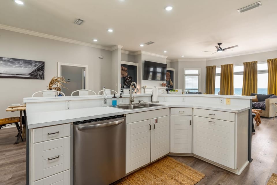 TV and multimedia, Kitchen or kitchenette, Living room, Dining area, Sea view, dishwasher, furniture