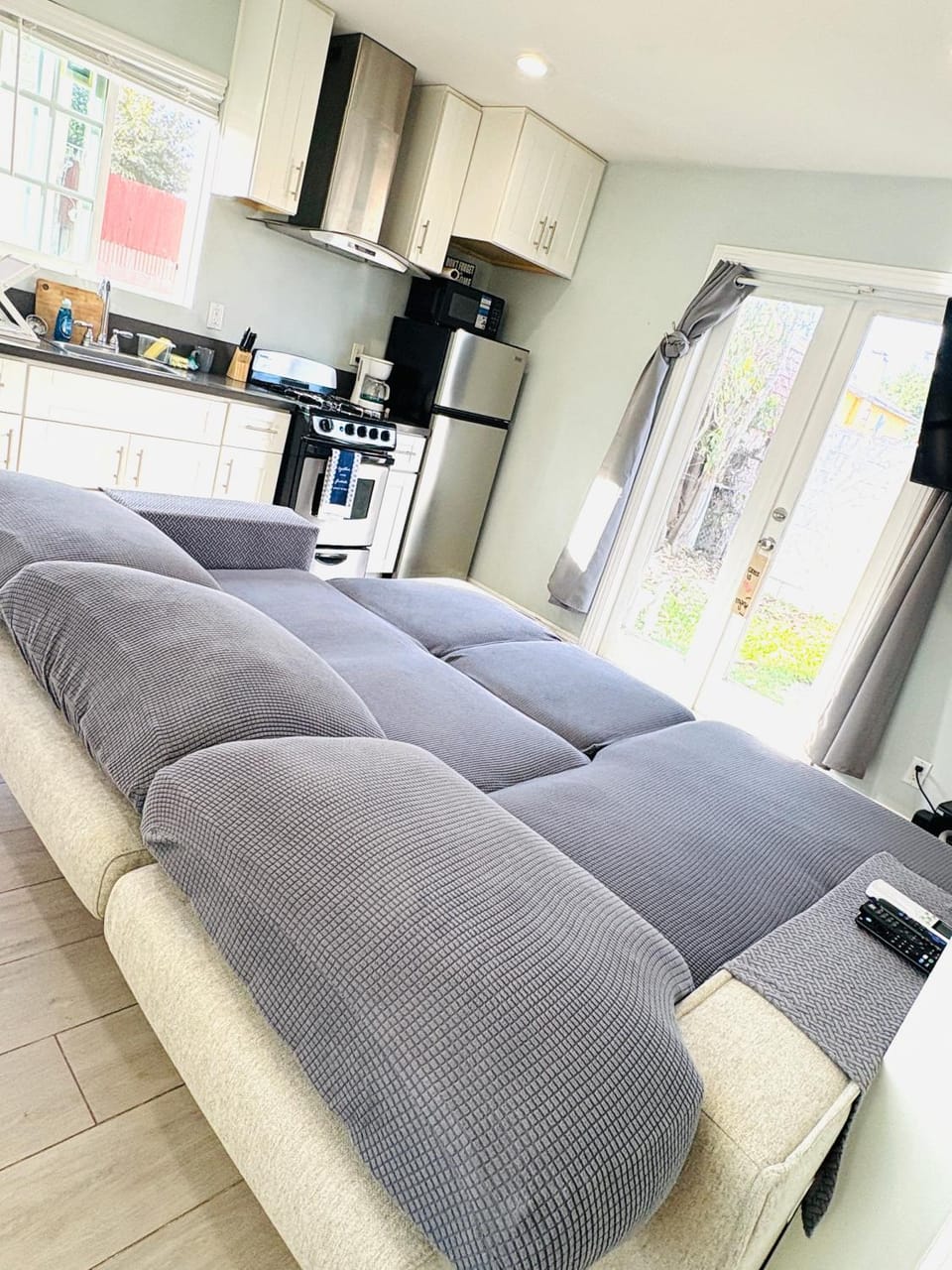 Cozy Serene Studio Backhouse w parking near it all House in South Gate