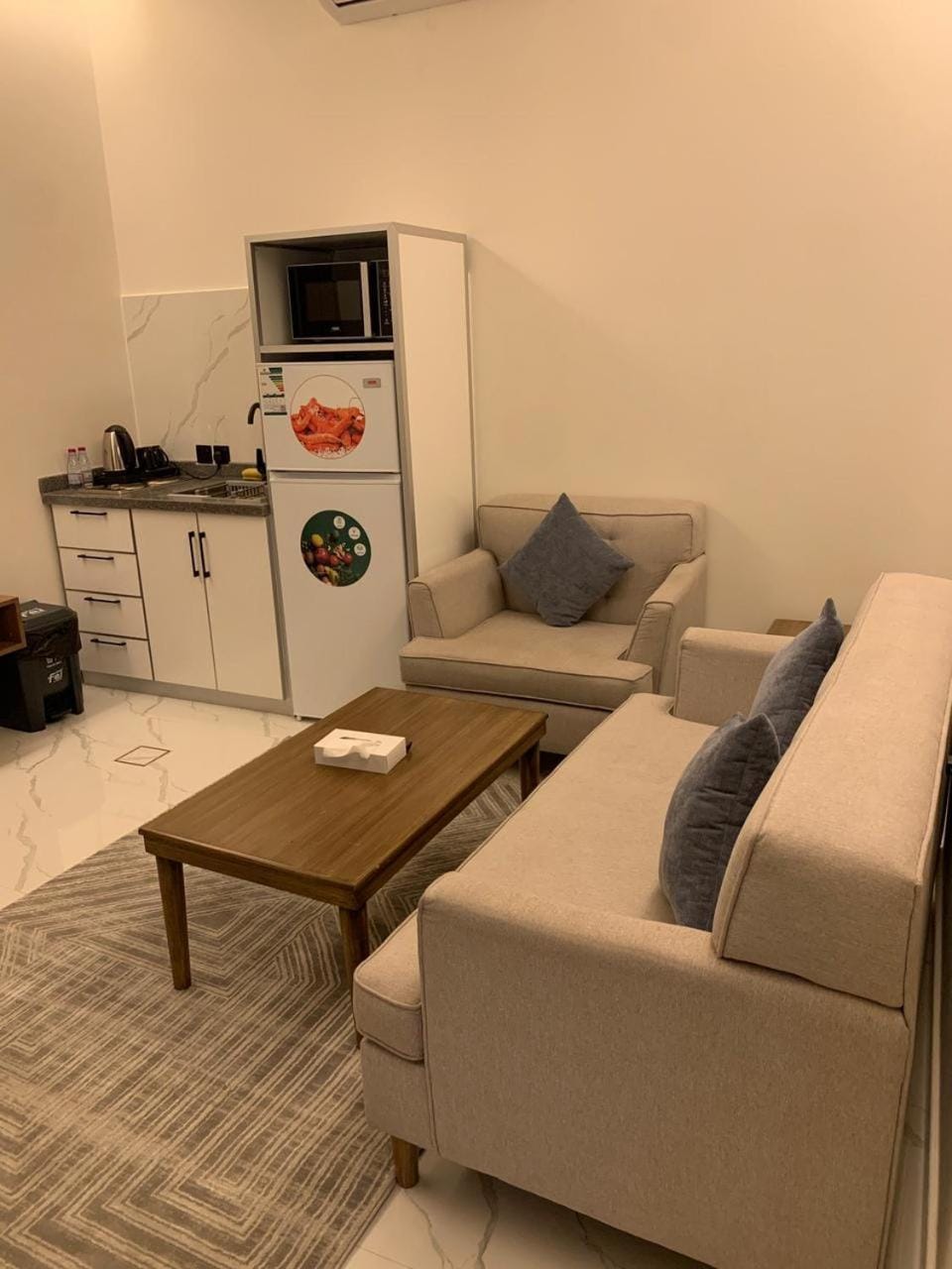 Living room, Dining area, minibar, oven