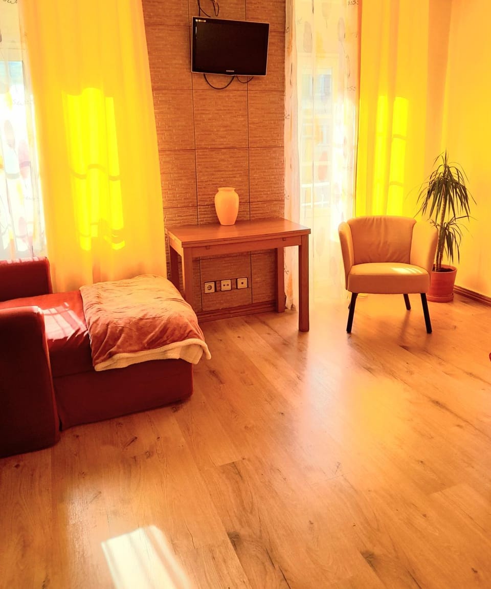 Living room, Photo of the whole room, Seating area