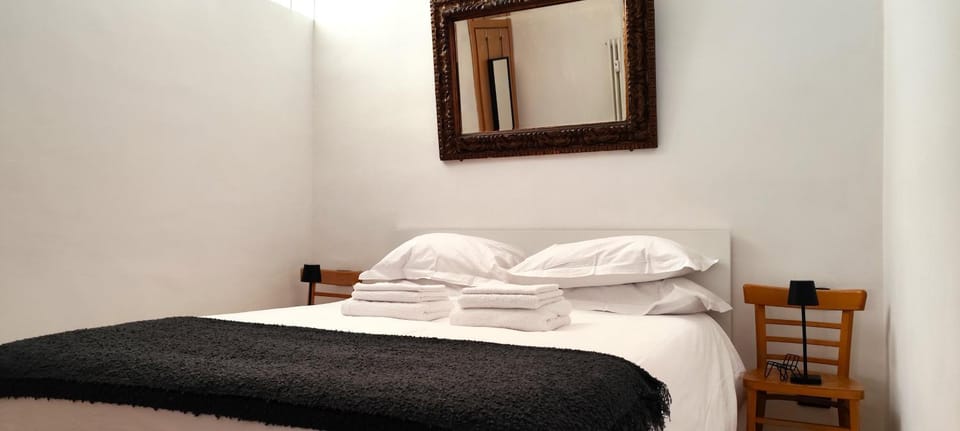 Bed, Photo of the whole room, towels
