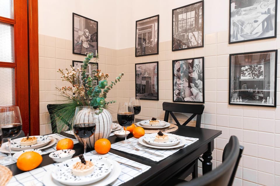 Decorative detail, Seating area, Dining area