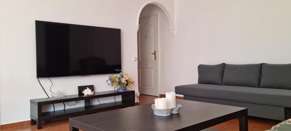 Communal lounge/ TV room, TV and multimedia, Living room, Seating area