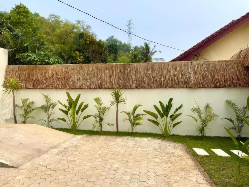 Day, Garden, Garden view, Parking