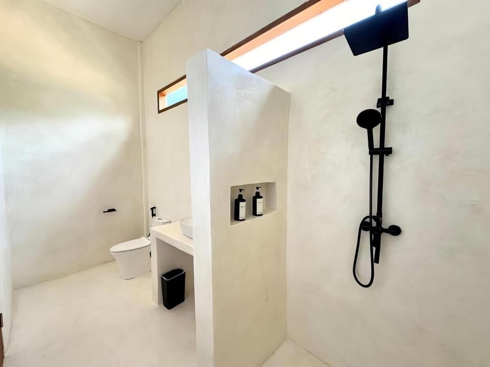Shower, Bathroom, hair dryier