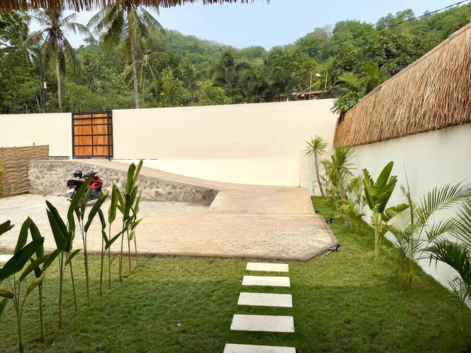 Property building, Garden, Garden, Garden view, Garden view, Parking