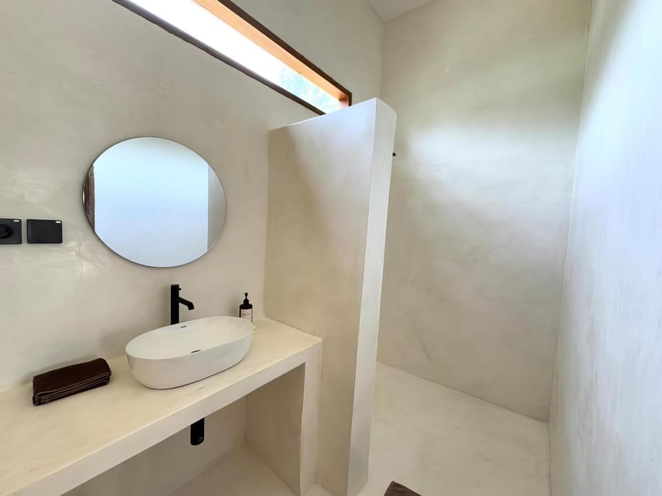 Shower, Bathroom, hair dryier