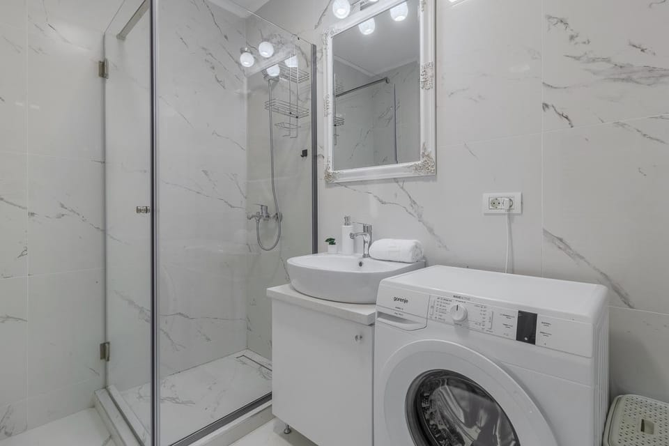 Shower, Bathroom, towels, washing machine