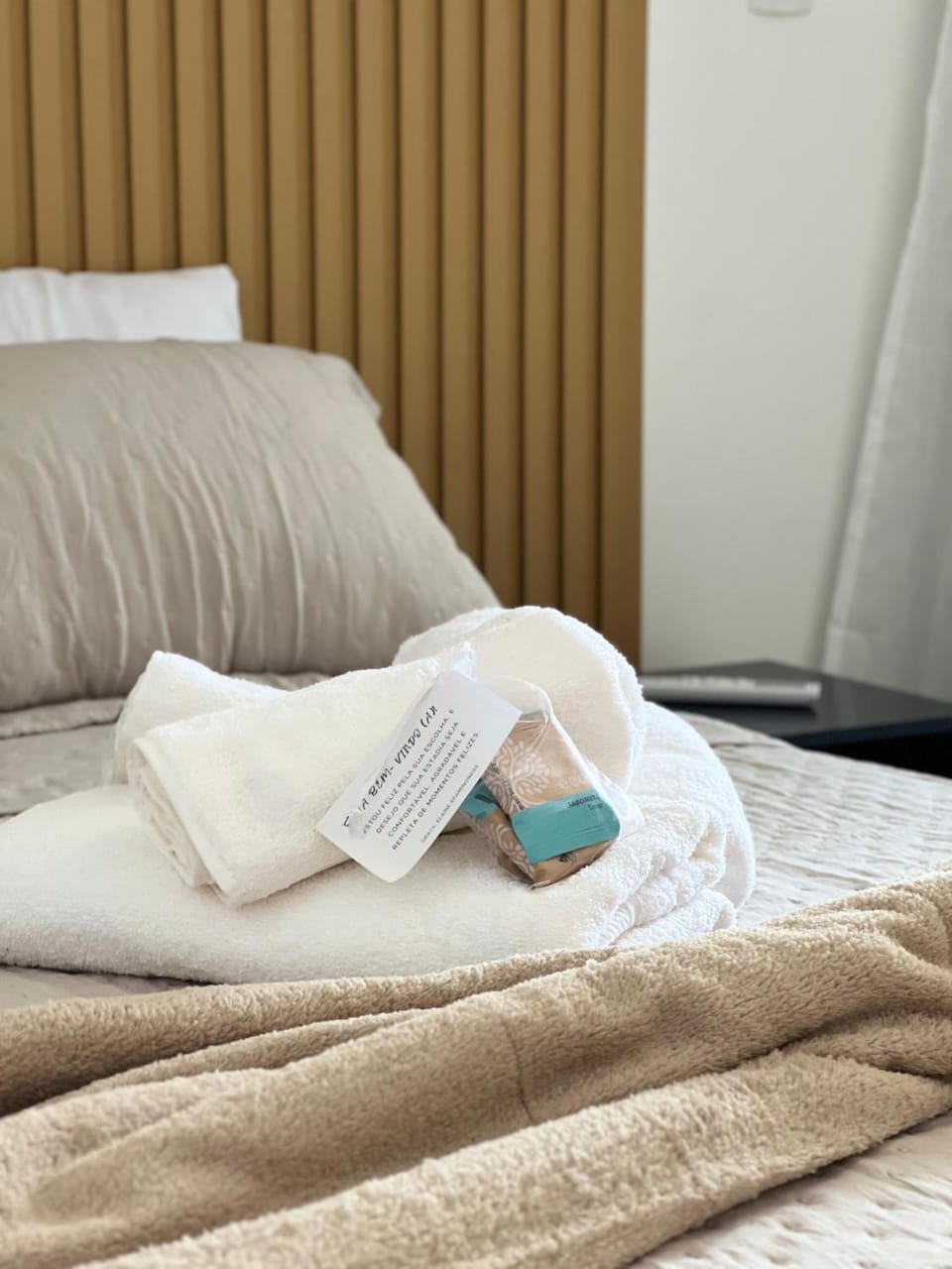 Bed, towels