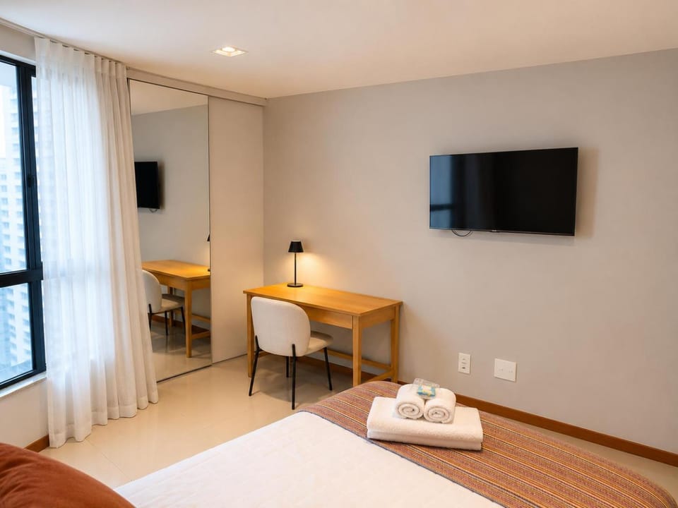 Bed, TV and multimedia, Bedroom, towels