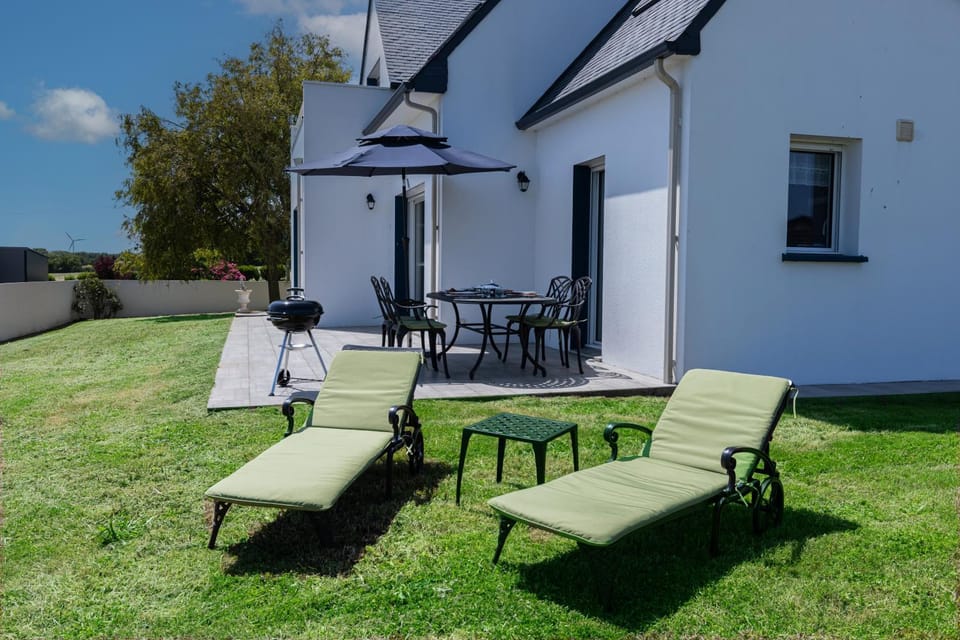 Property building, Patio, Garden view, sunbed