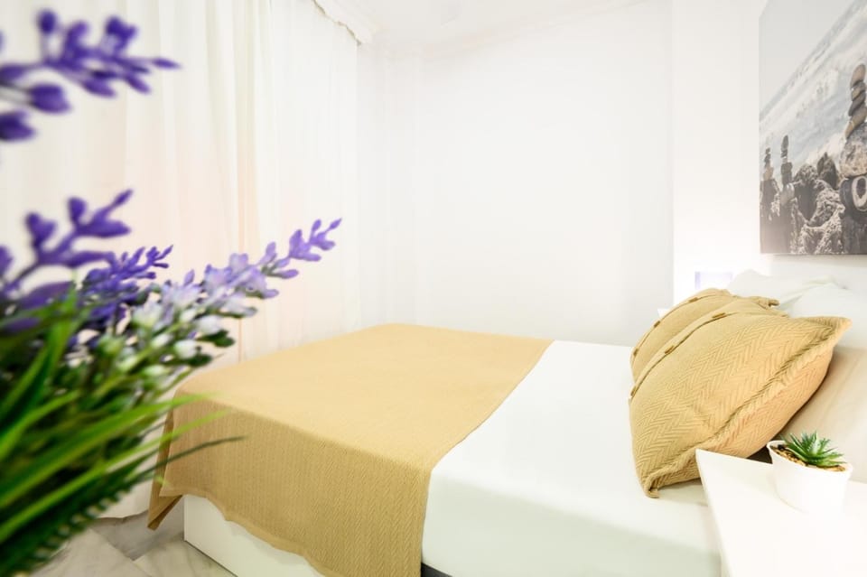 Bed, Photo of the whole room, Bedroom, internet, internet, air conditioner, air conditioner