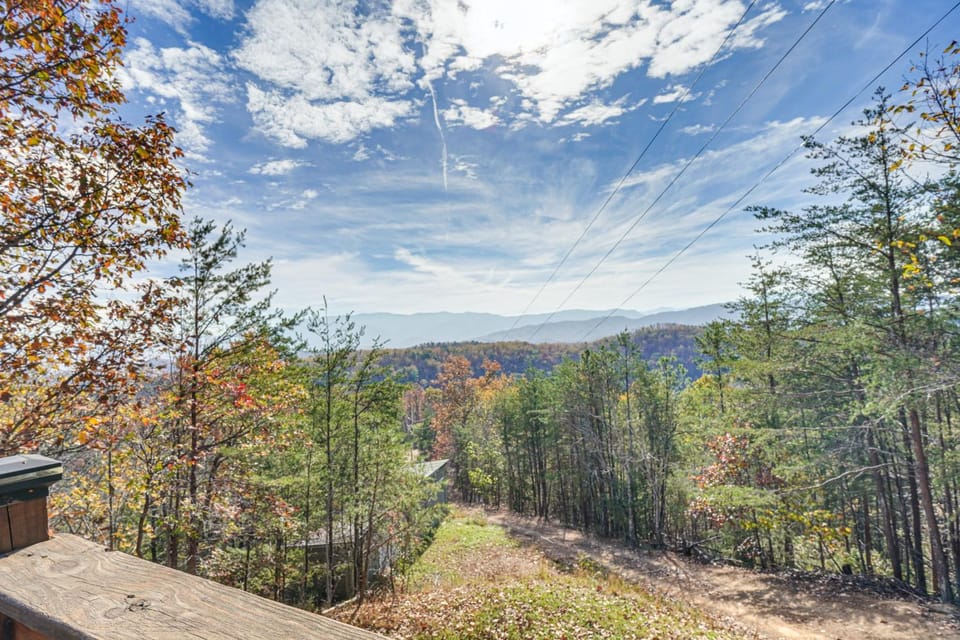 Cabin w/ Deck & Mountain Views Near Gatlinburg! Cabin in Sevier County