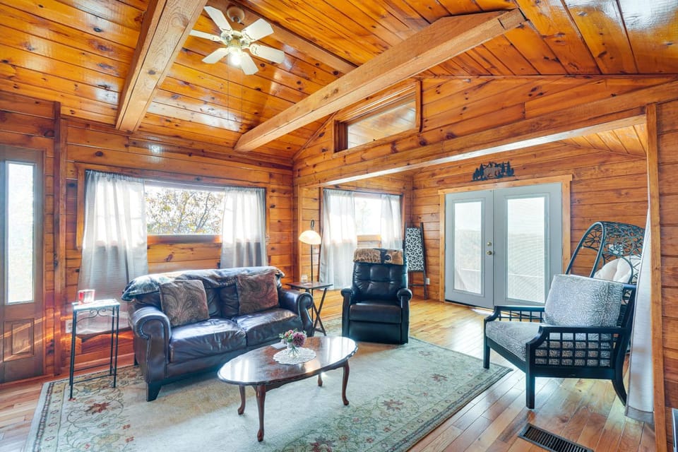 Cabin w/ Deck & Mountain Views Near Gatlinburg! Cabin in Sevier County