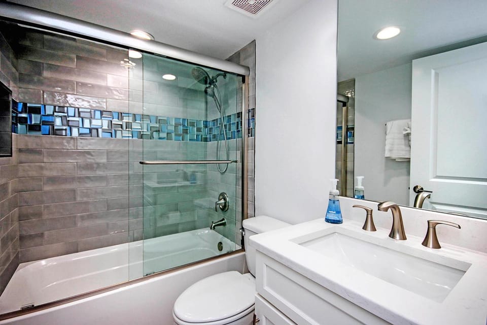 Spacious 2BR Condo With Beach Views Sanibel Island 1C2 Apartment in Sanibel Island
