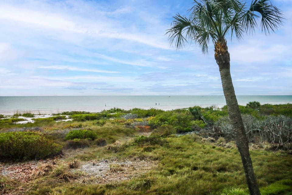 Spacious 2BR Condo With Beach Views Sanibel Island 1C2 Apartment in Sanibel Island