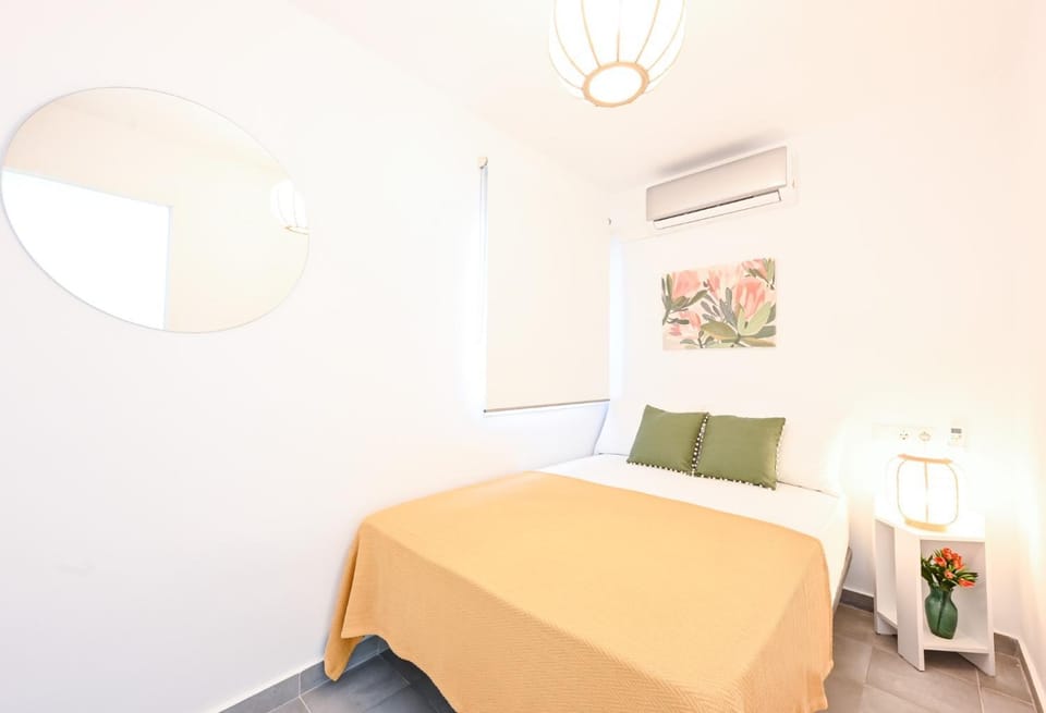 Bed, Photo of the whole room, Bedroom, air conditioner