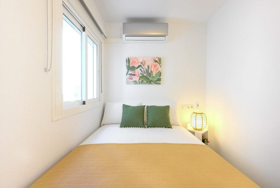 Bed, Photo of the whole room, Bedroom, internet, internet, air conditioner