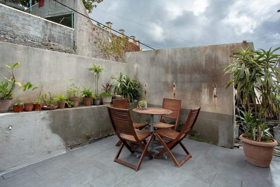 Property building, Balcony/Terrace, Living room