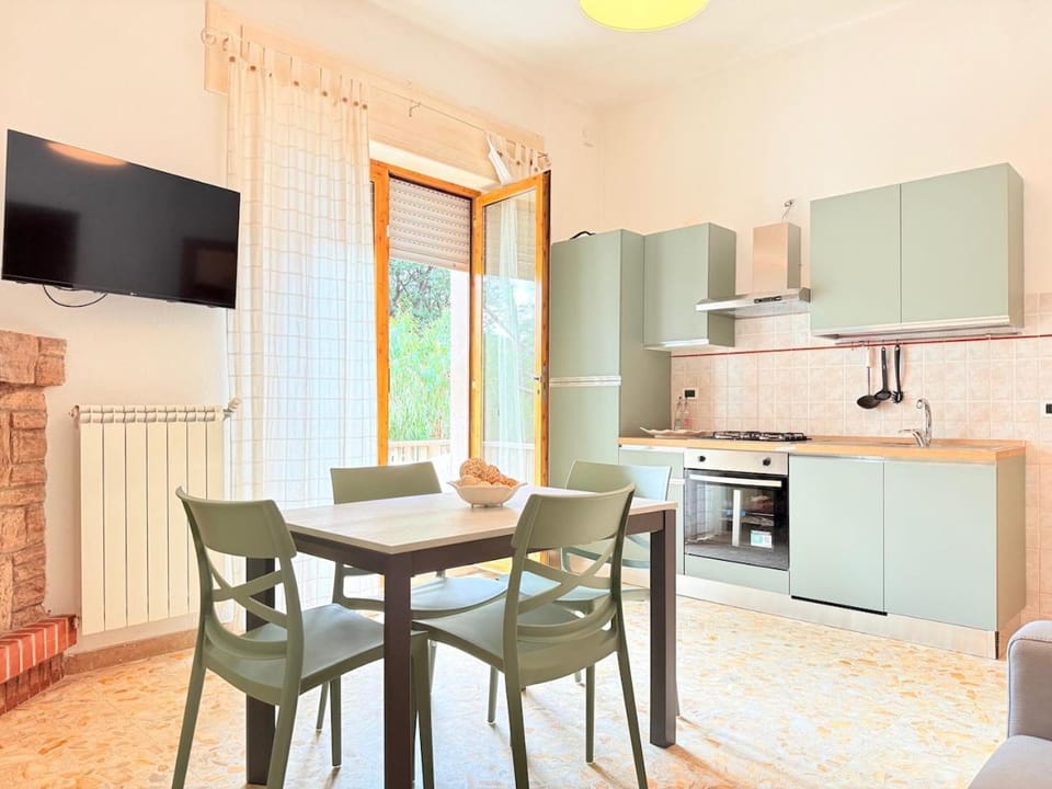TV and multimedia, Kitchen or kitchenette, Living room, Seating area, Dining area, dishwasher, oven, pet friendly, stove