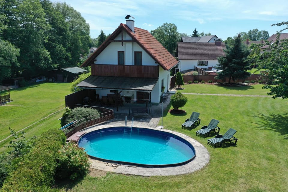 Property building, Garden, Garden view, Pool view, Swimming pool, sunbed