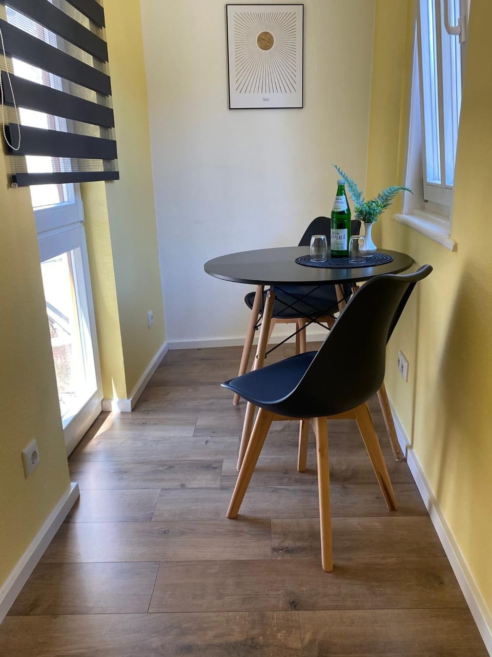 Photo of the whole room, Bedroom, Food