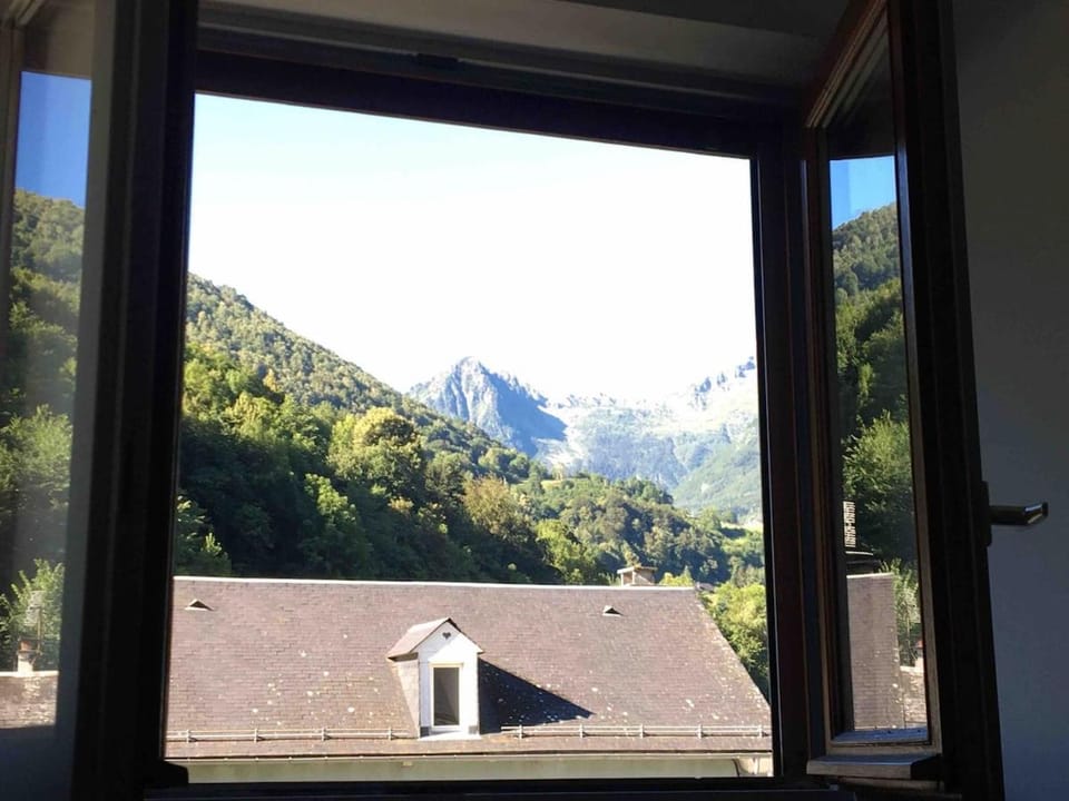 Apartement montagne dans maison de caractères Apartment in Luz-Saint-Sauveur