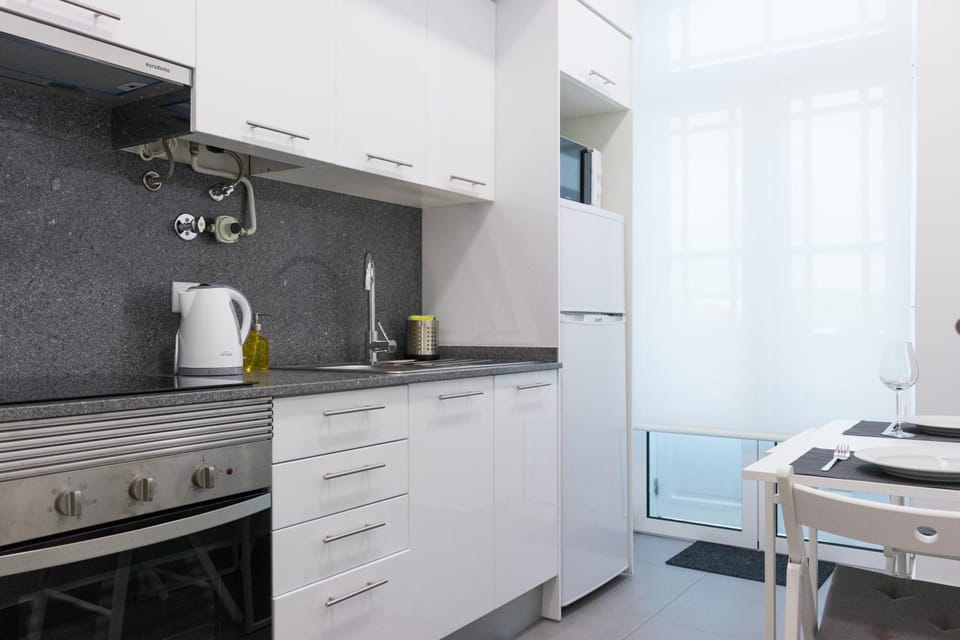 Kitchen or kitchenette, Dining area, oven, stove