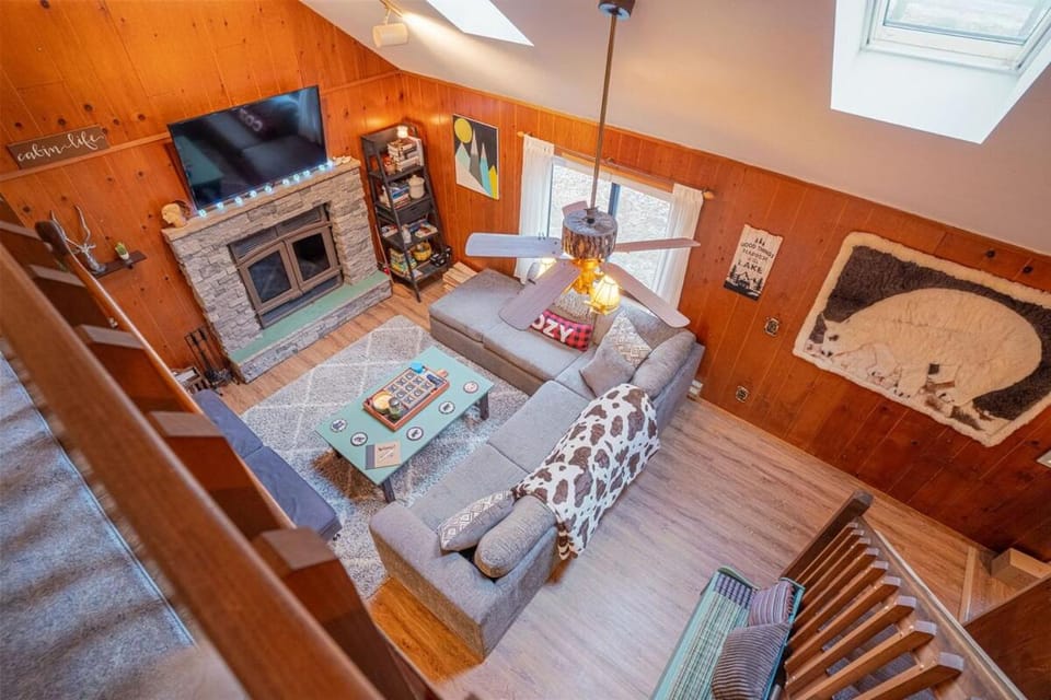 Arrowheadlake,videogames,fireplace,firepit,grill House in Coolbaugh Township