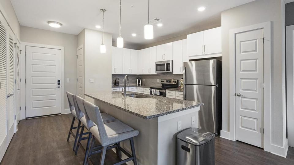 Landing at The Biltmore - 2 Bedrooms in North Arlington Apartment in Arlington