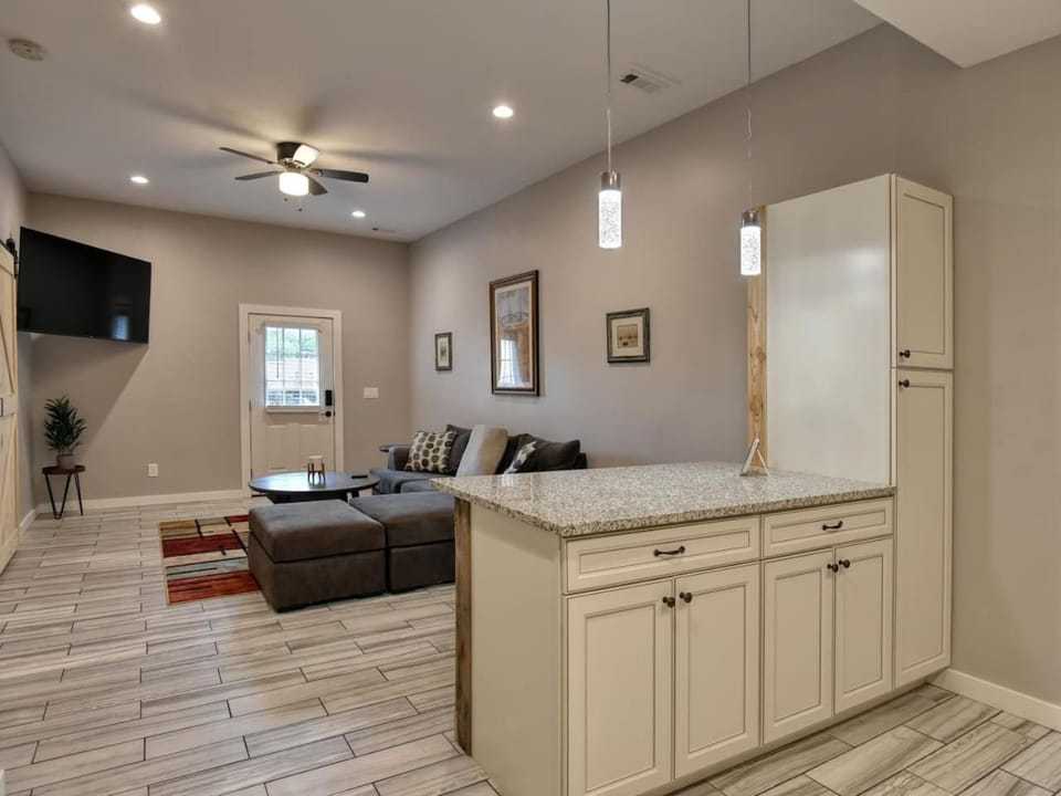 TV and multimedia, Kitchen or kitchenette, Living room