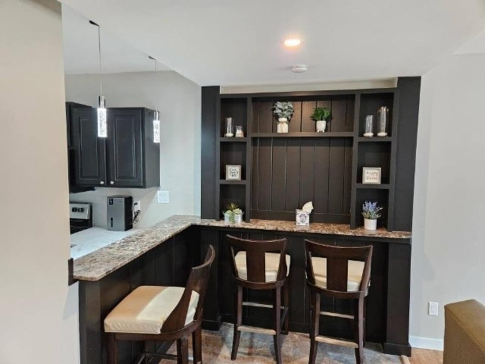 Modern 2BR in Great Location (202) Apartment in Maryville