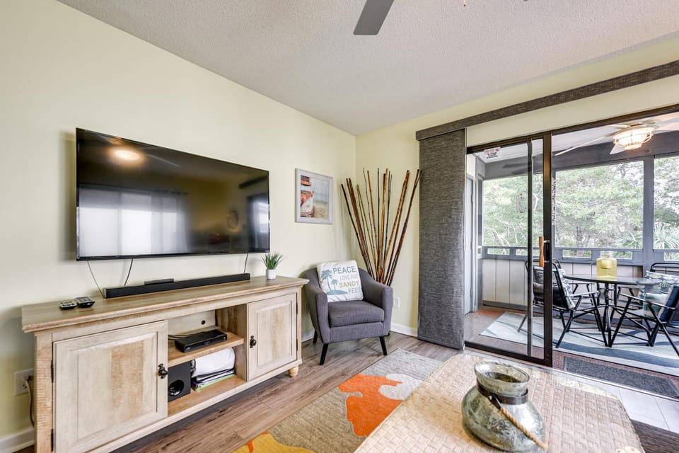 1 Mi to Coast: Myrtle Beach Condo w/ Balconies! House in South Carolina