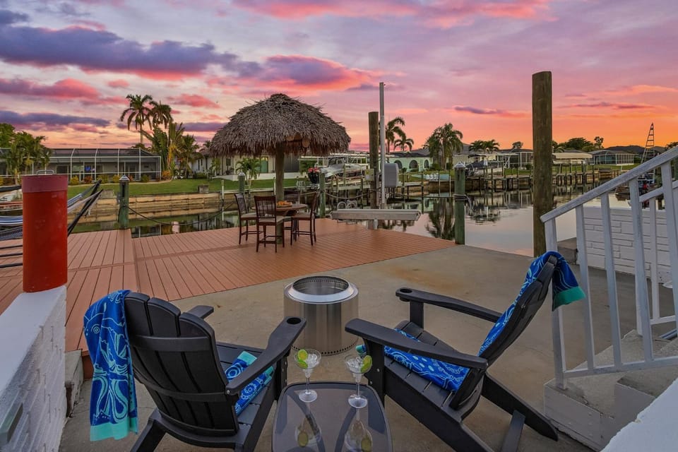 Gulf Access, Dock with Tiki, Heated Pool & Pool Table - Mango Paradise-Roelens House in Cape Coral