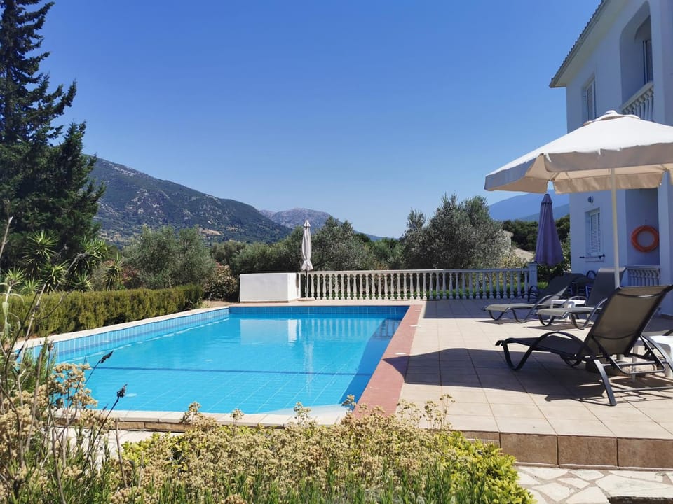 Patio, Mountain view, Swimming pool
